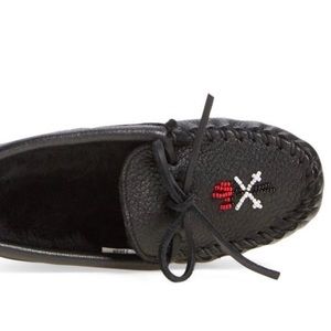 🆕 NWT Minnetonka x Opening Ceremony Beaded Torch Slipper Kids Moccasin